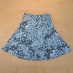 H&M Black White Floral Graphic A-Line Pull On Skirt, Size 12, Knee Length